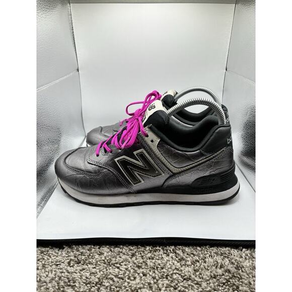 New Balance 574 Women’s Sneakers Metallic Silver Sz 7.5 Trainers Walking Comfort - Picture 4 of 6